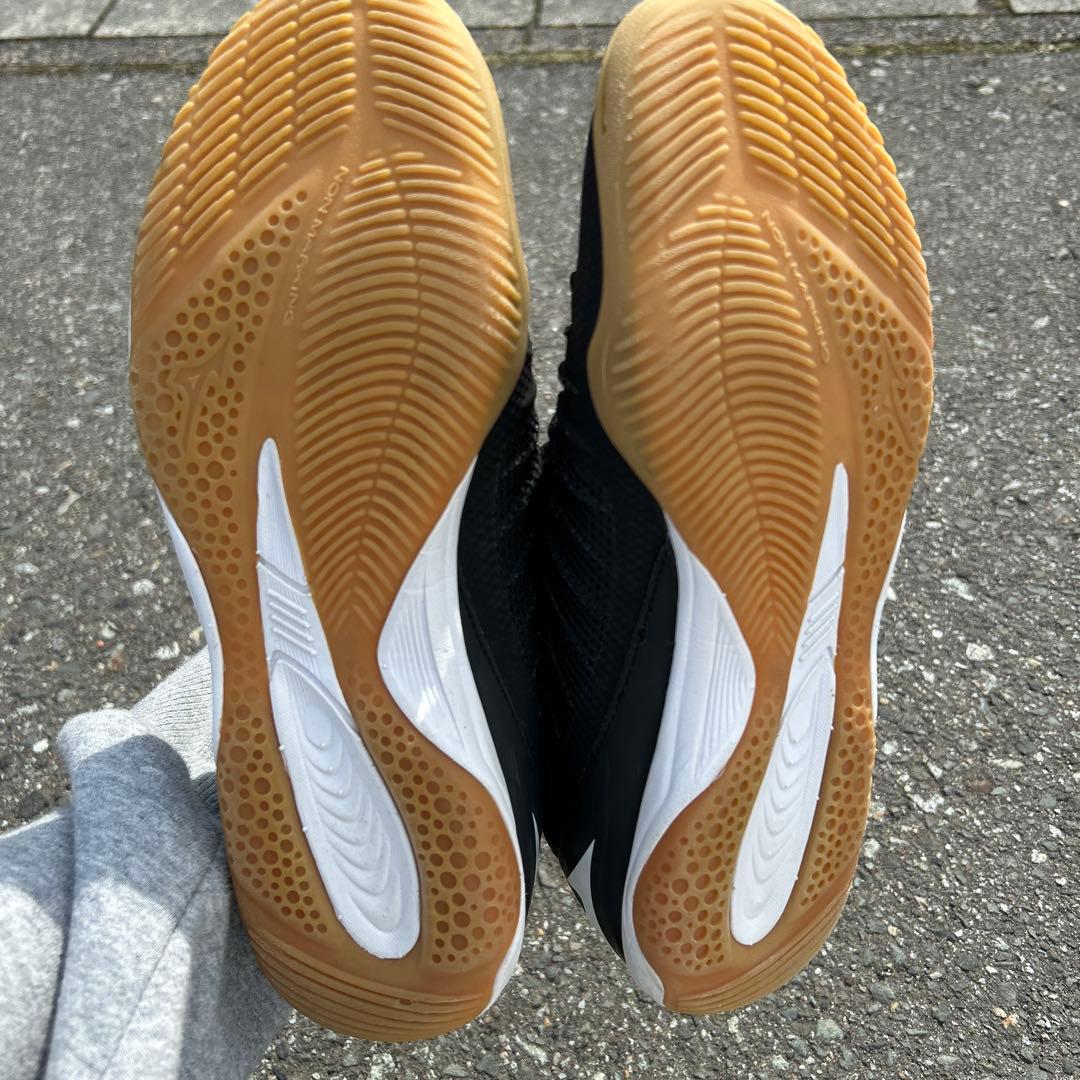 Mizuno フットサルシューズ ブラック/ホワイト　体育館用シューズ