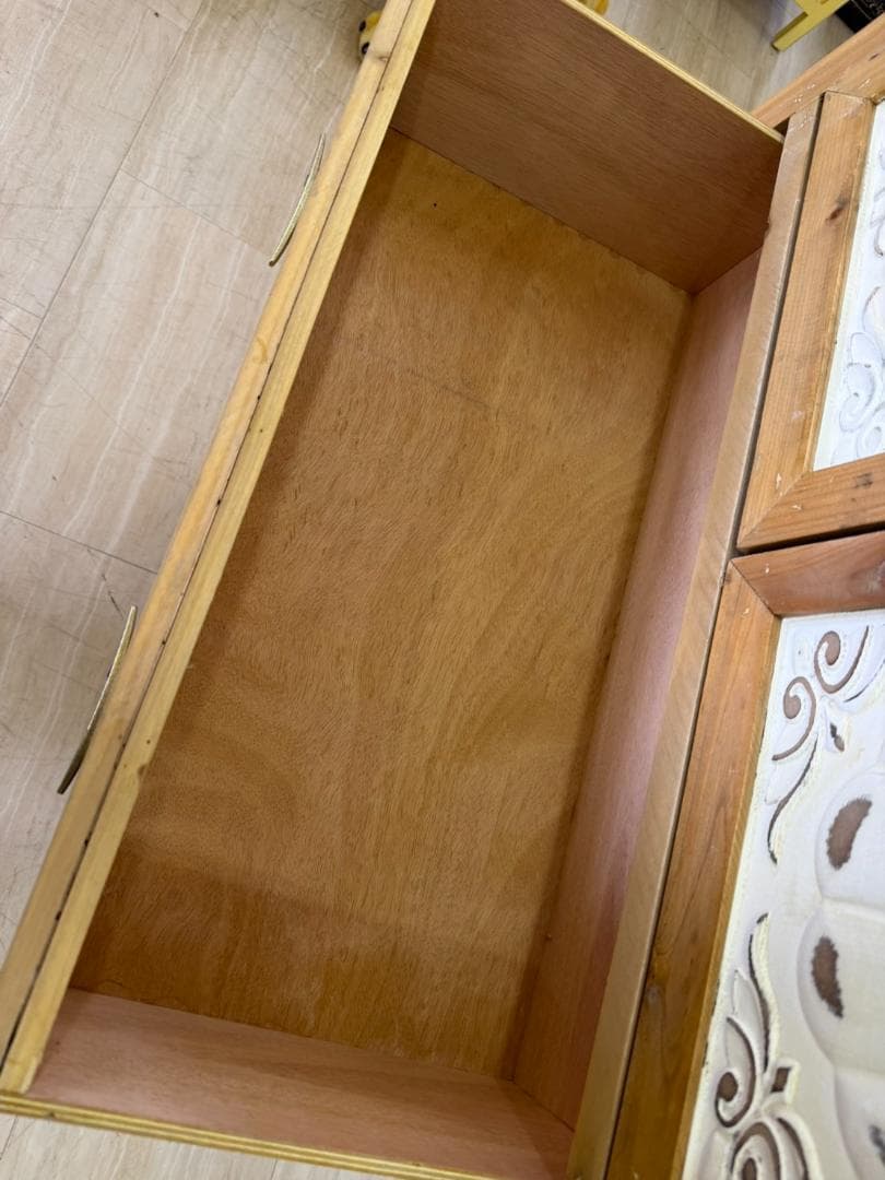 カントリー　キャビネット　食器棚　本棚　扉付　収納　レトロ　棚　ホワイト　引出