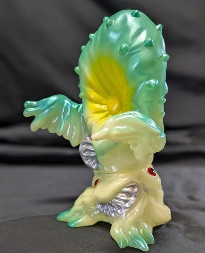 グリーンモンス「ウルトラマン」登場怪獣（Ｍ１号）蓄光版ソフビフィギュア