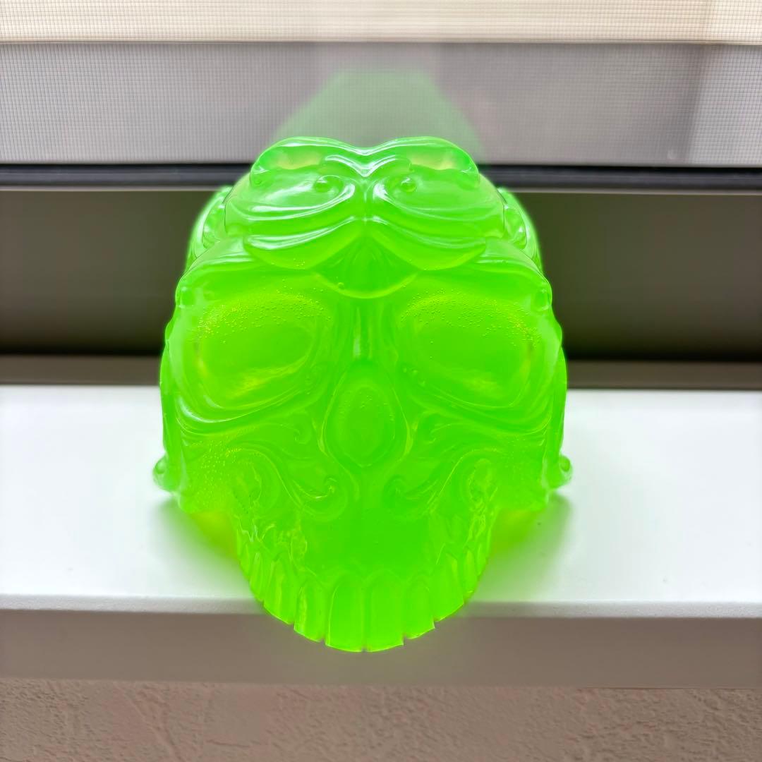 レジン　骸骨の小物入れ（蓄光）　グリーン