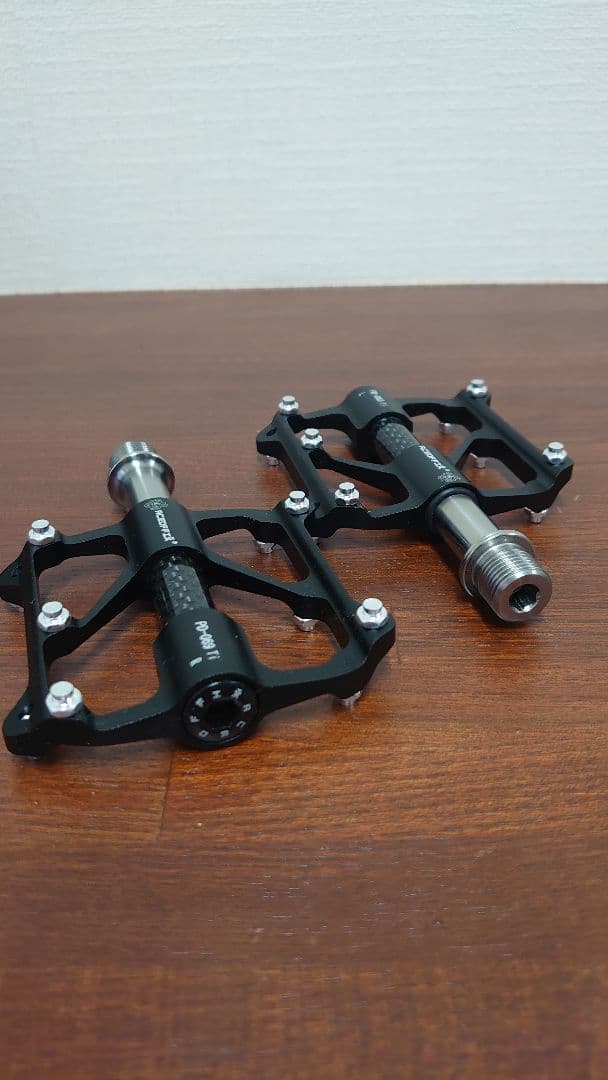 軽量 約165ｇ フラットペダル チタンシャフト ブラック