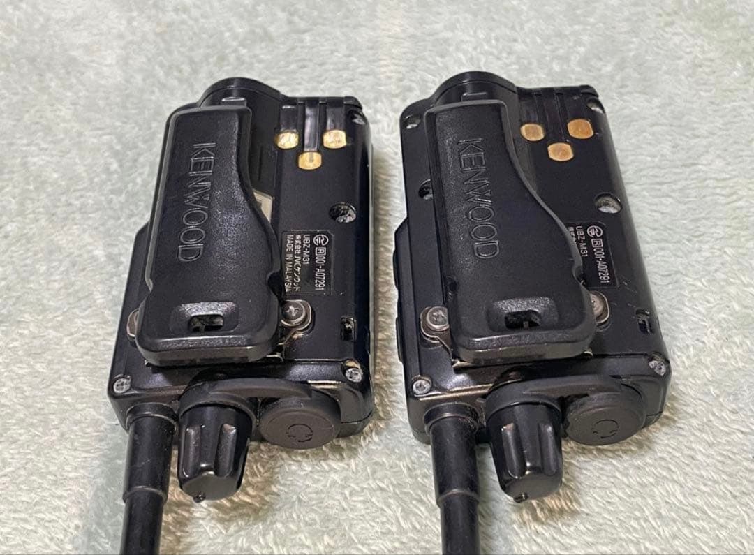 UBZ-M31 KENWOODトランシーバー　4台セット タイピンマイク付き