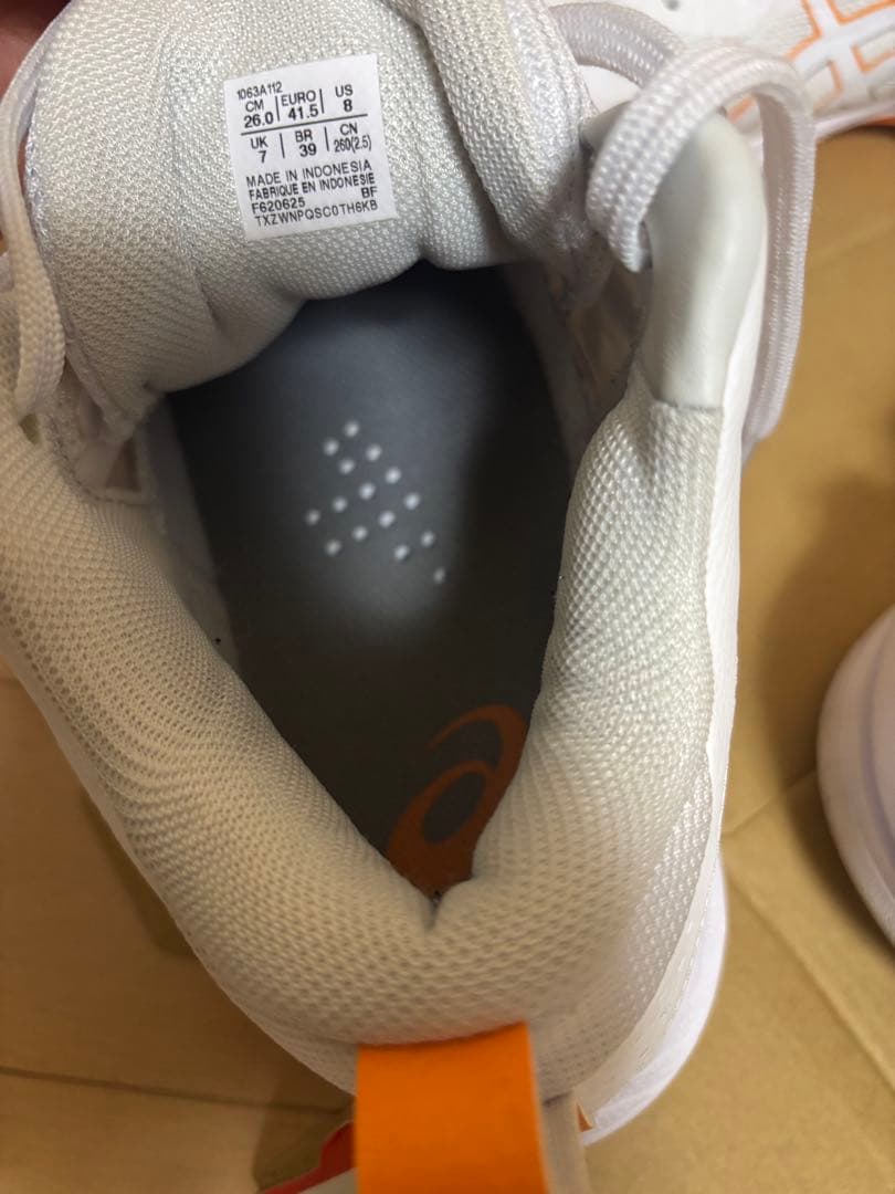 送料込み　ASICS GELHOOP V17 1063A112