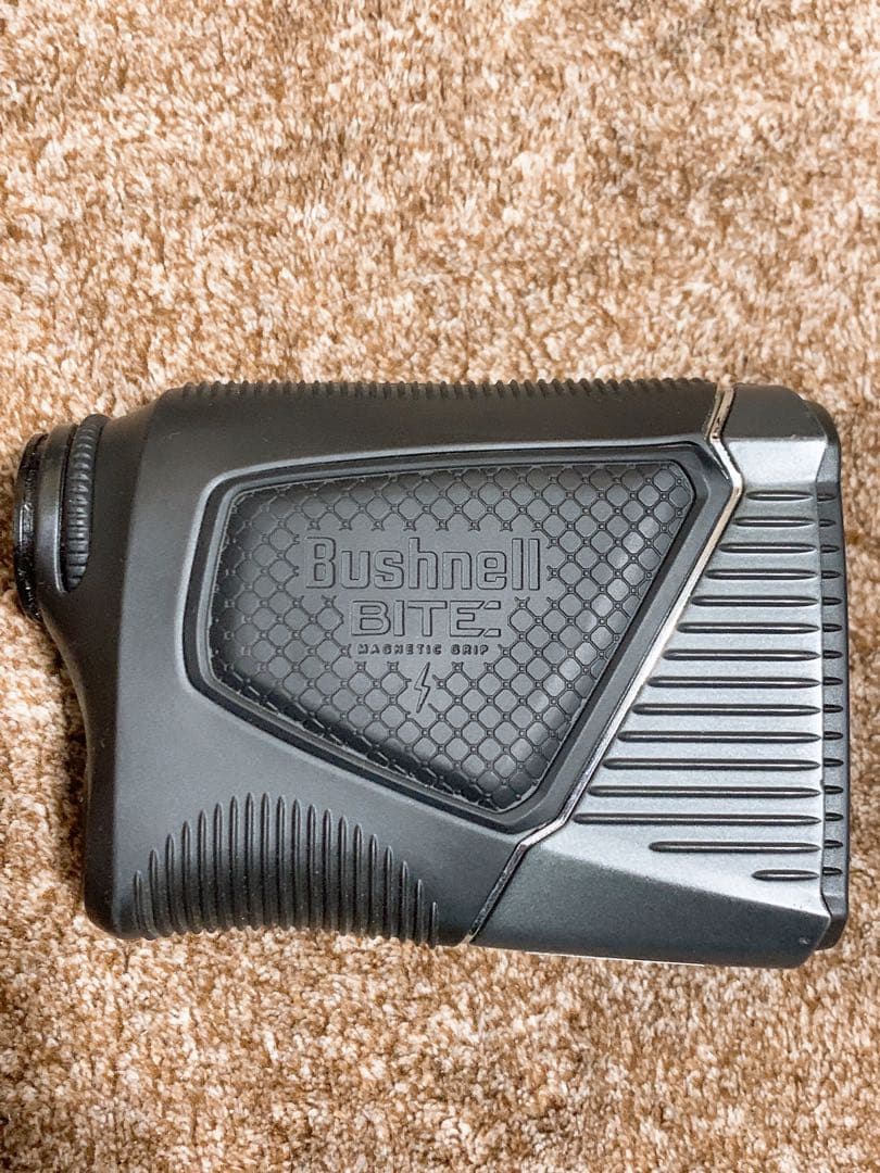 Bushnell PRO XE ゴルフ用距離計 (ケース付き