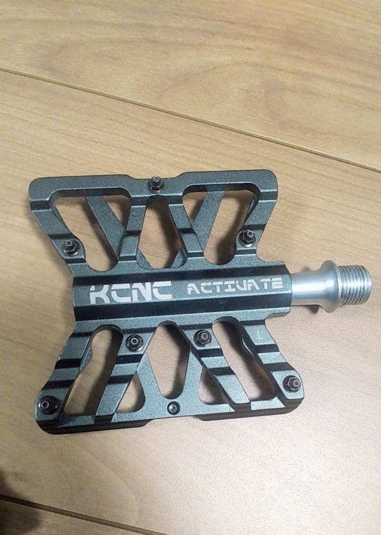 SCM ブラック フラットペダル　【美品】