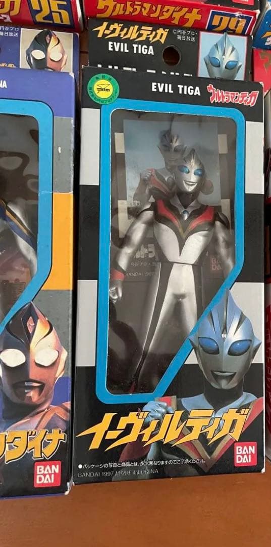 箱入り　旧ウルトラヒーローシリーズ　ティガ ダイナ　ガイア