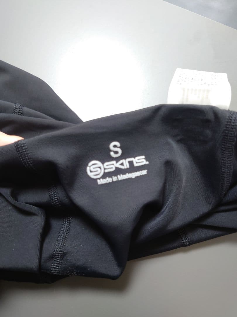 SKINS　コンプレッションウェア上下セット　Ｓサイズ