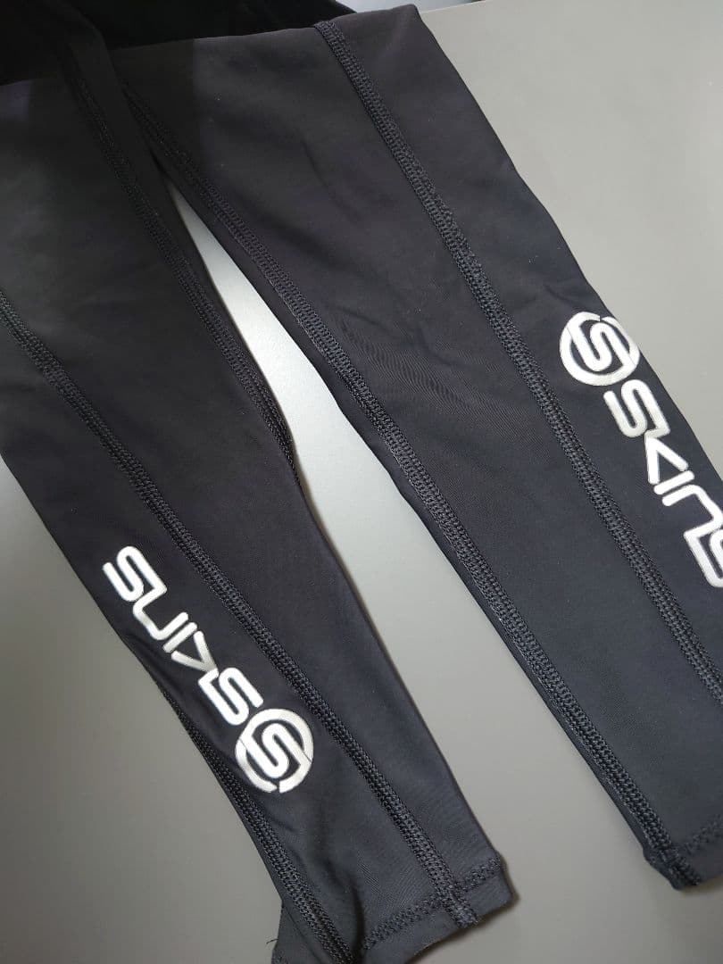 SKINS　コンプレッションウェア上下セット　Ｓサイズ