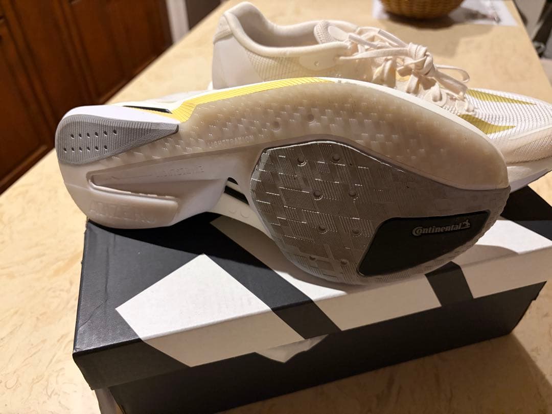 アディダスADIZERO BOSTON 13 ホワイト/ゴールド 24.0㎝