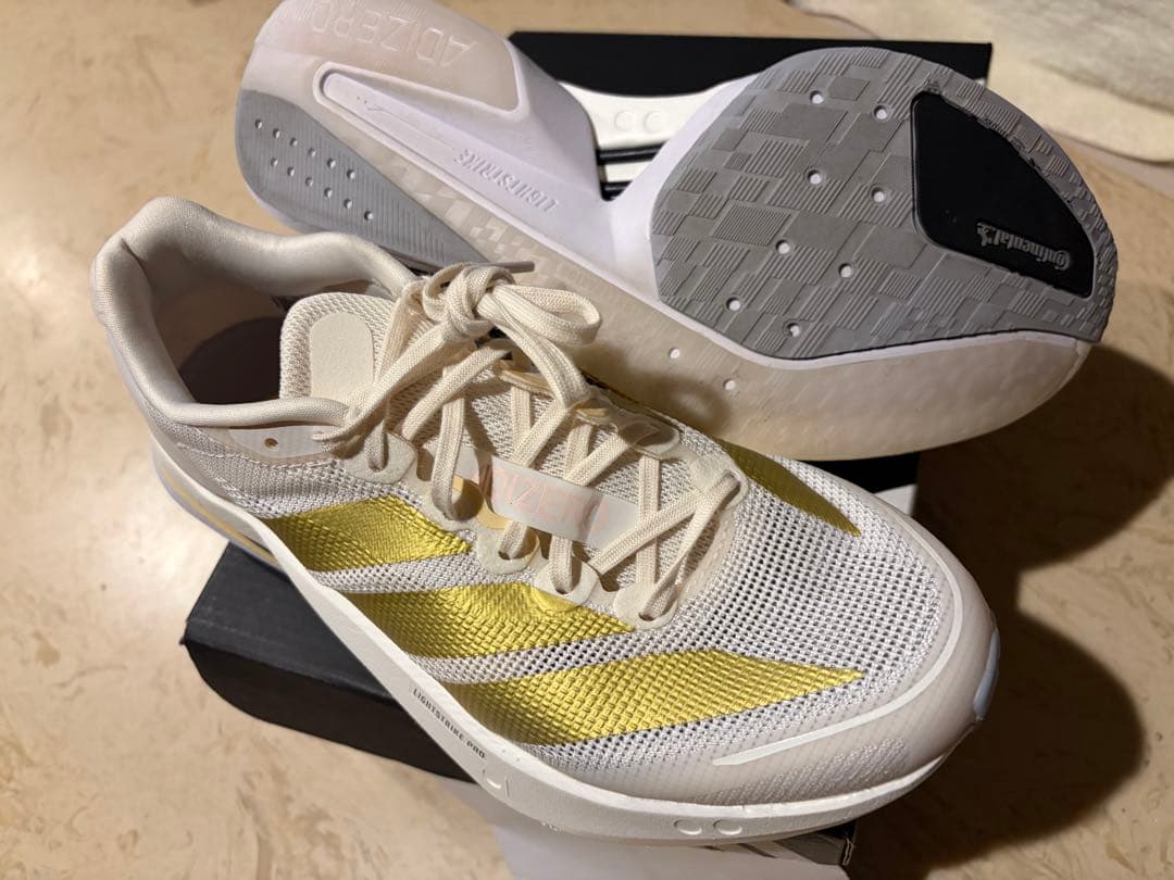 アディダスADIZERO BOSTON 13 ホワイト/ゴールド 24.0㎝