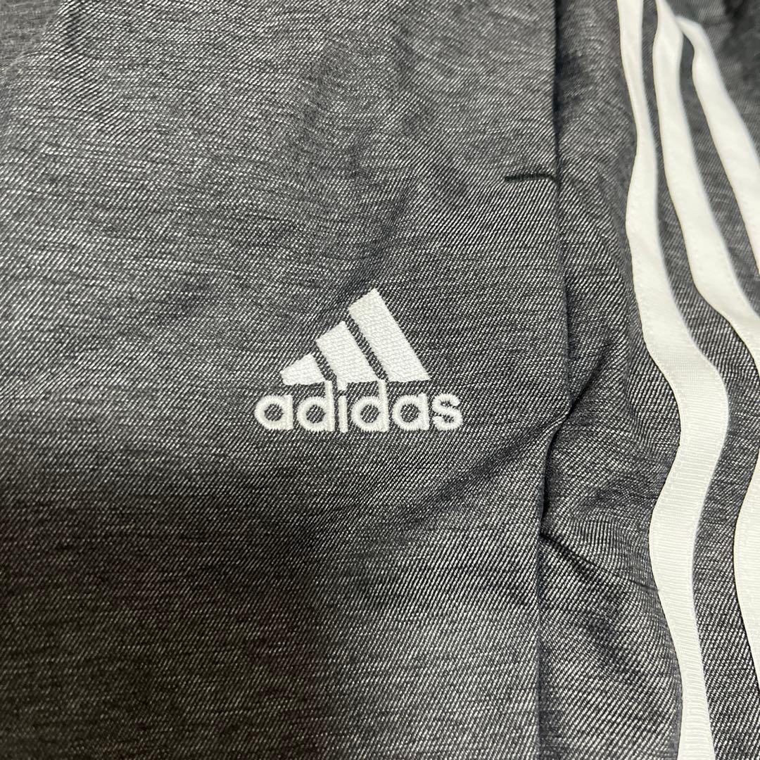 新品未使用　adidas グレー ジャージパンツ 3本ライン　黒　ブラック