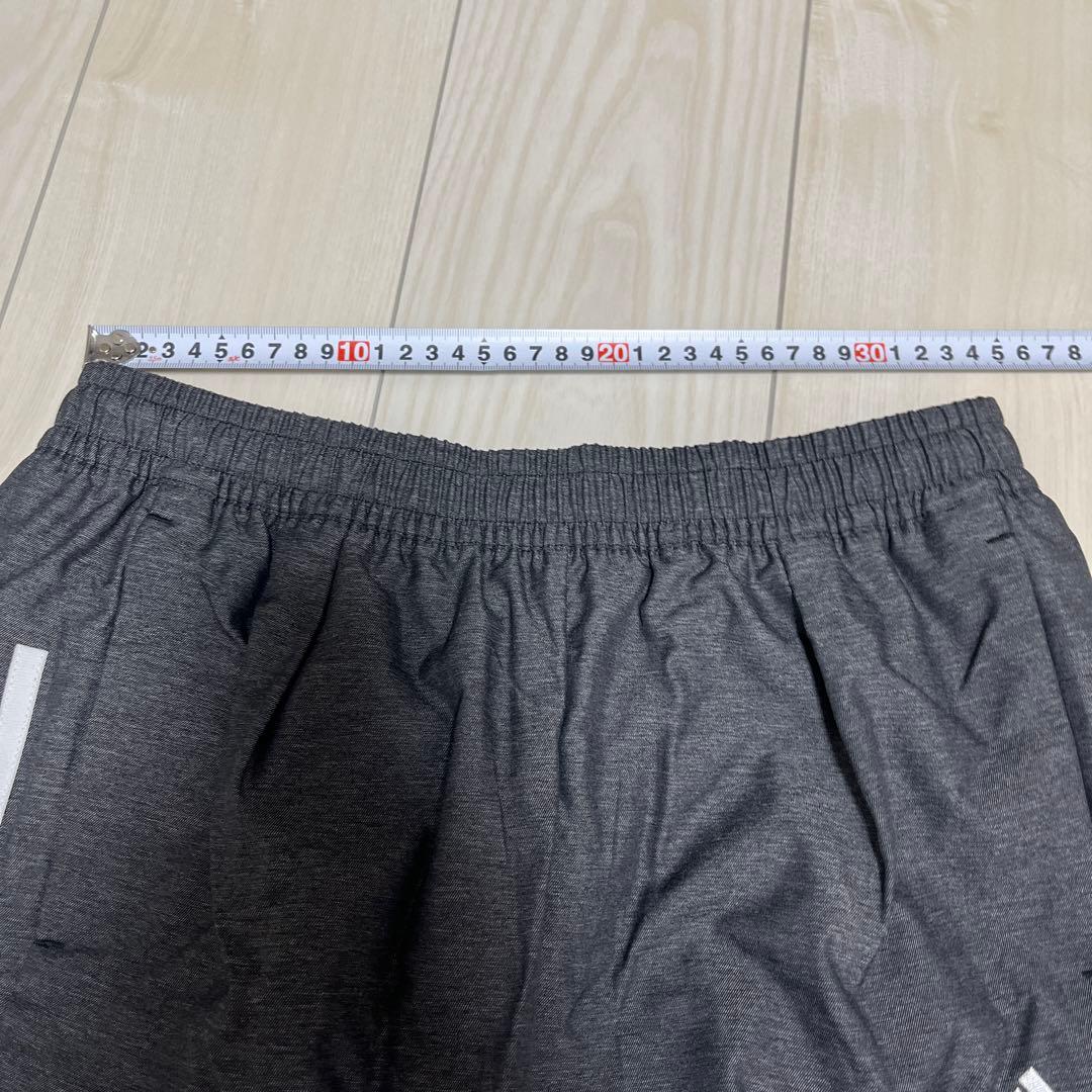 新品未使用　adidas グレー ジャージパンツ 3本ライン　黒　ブラック