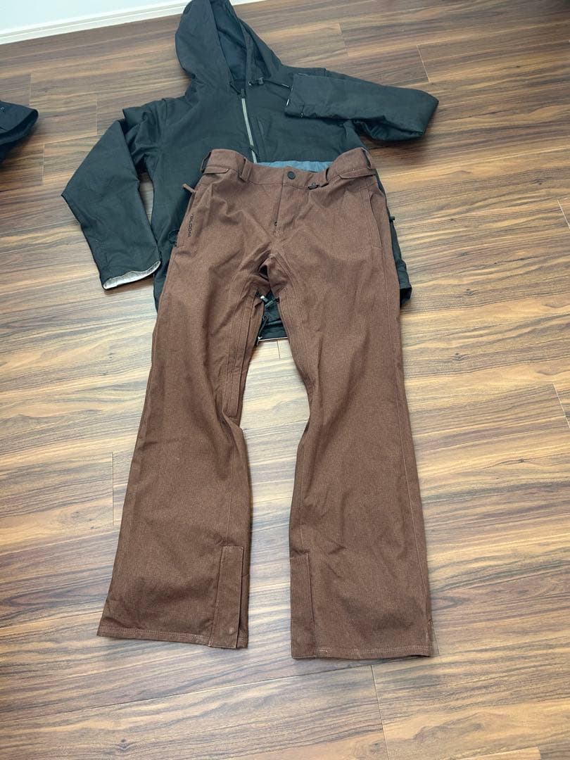 【美品】VOLCOM ボルコム スノボウェア 上下セット Mサイズ 黒/茶