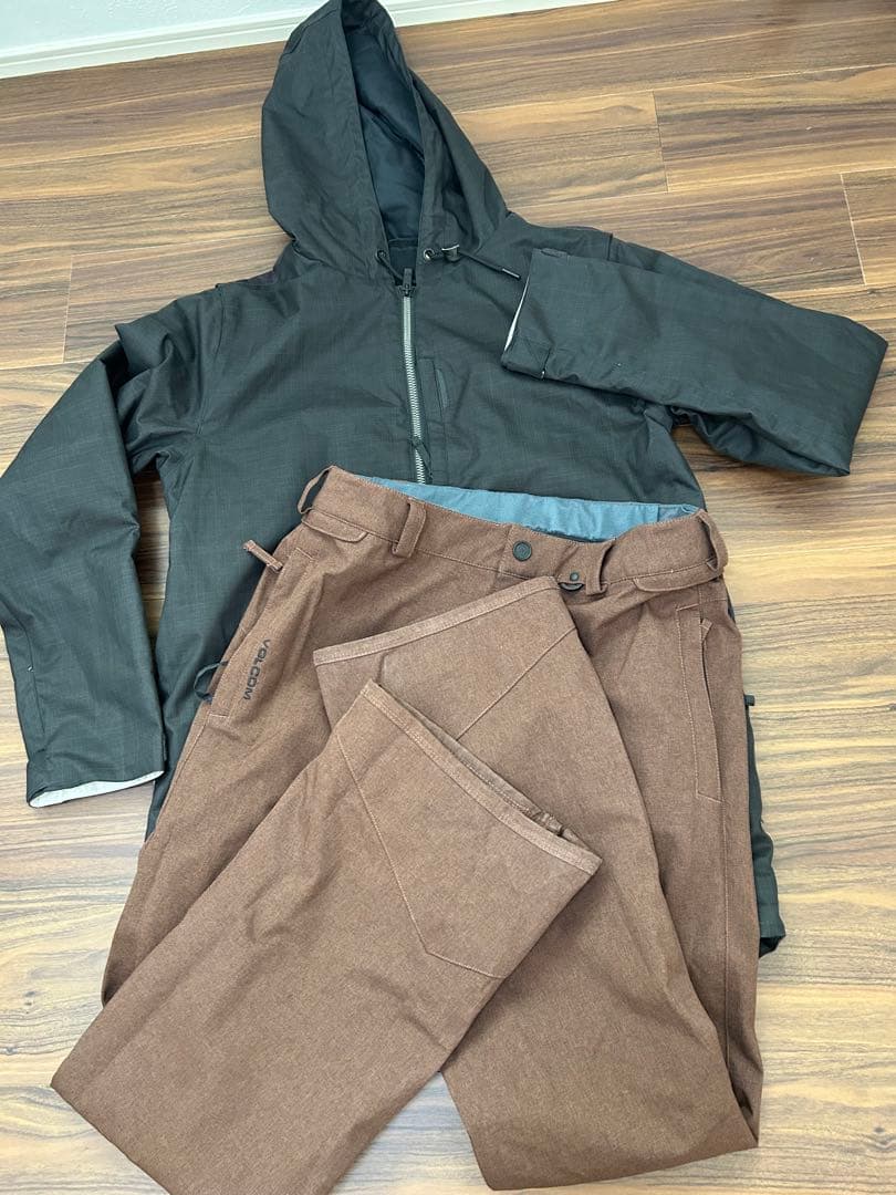 【美品】VOLCOM ボルコム スノボウェア 上下セット Mサイズ 黒/茶