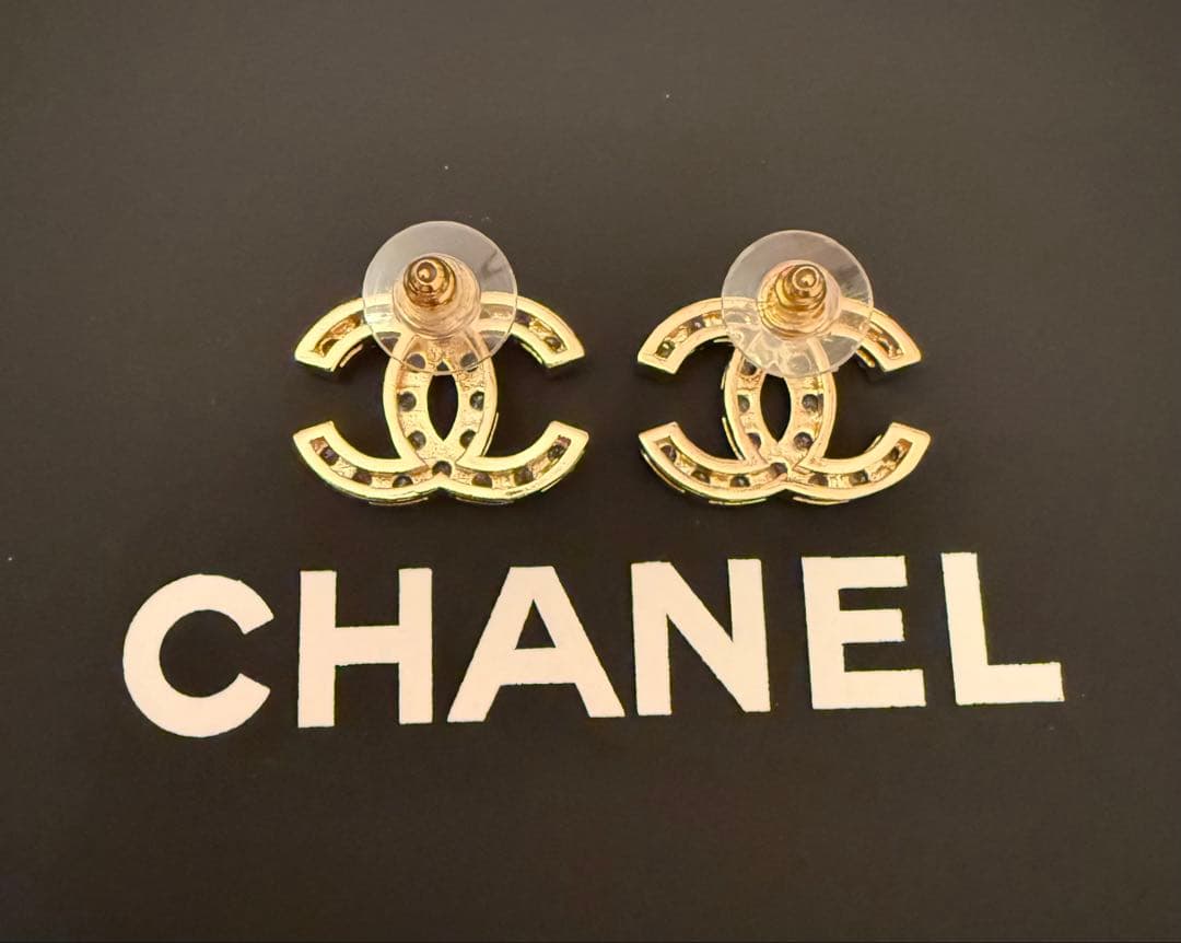 CHANELクリスタルピアス