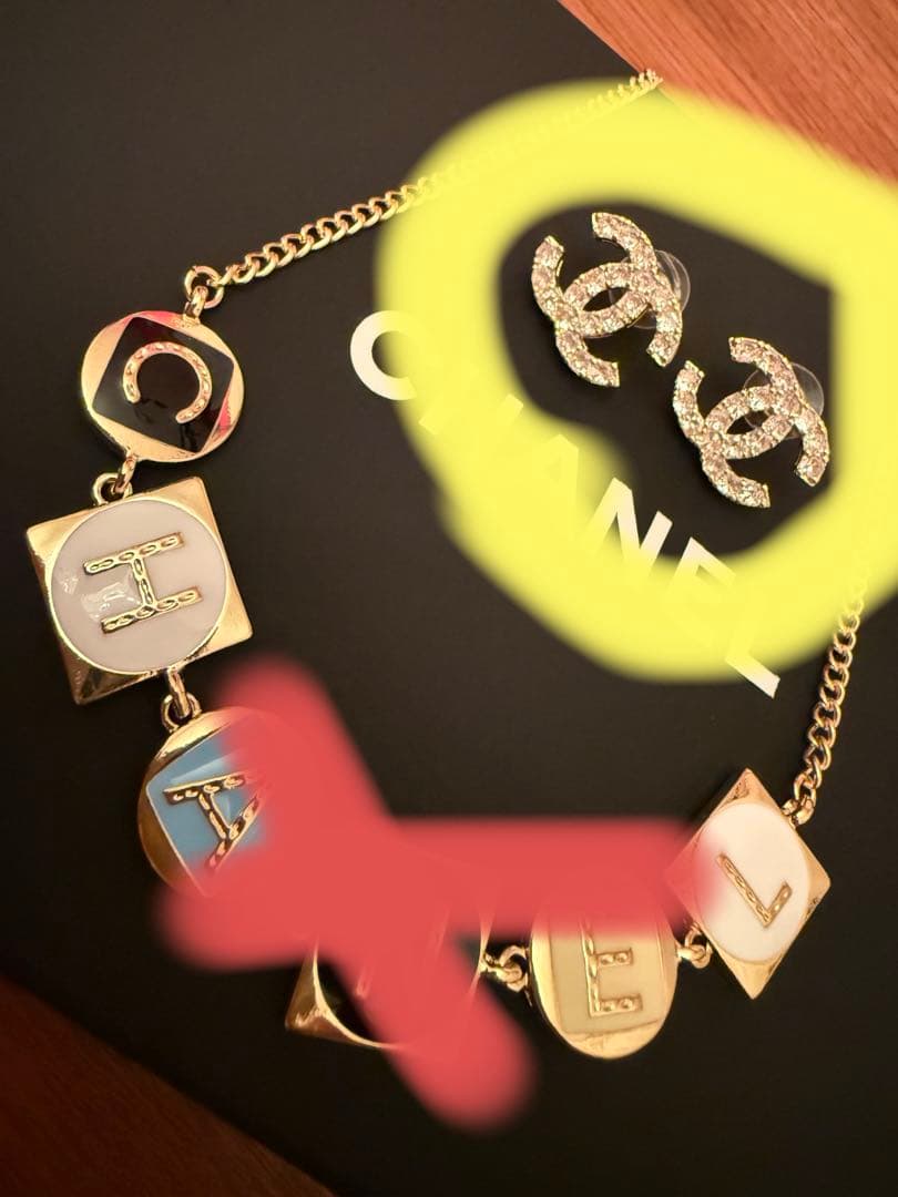 CHANELクリスタルピアス