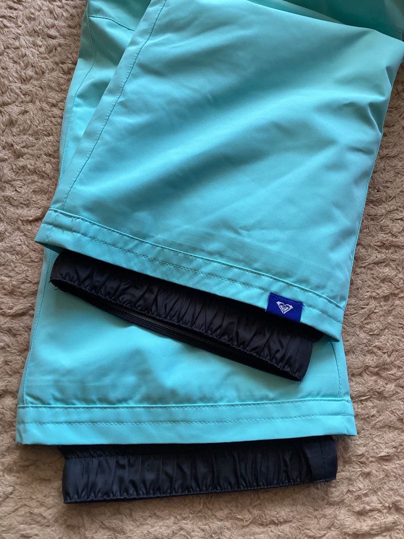 新品　ROXYレディースＳ、150スノボウェアスキーウェア