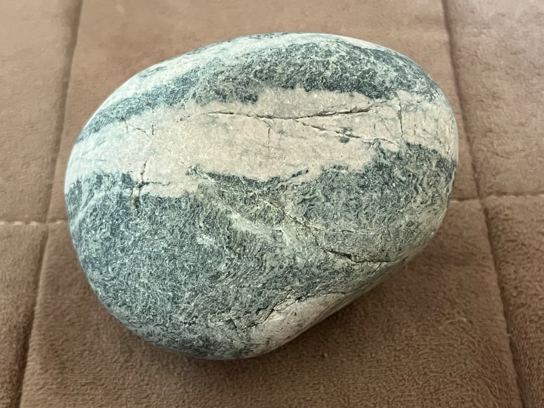 糸魚川　青海海岸　桃廉石　ピンク翡翠