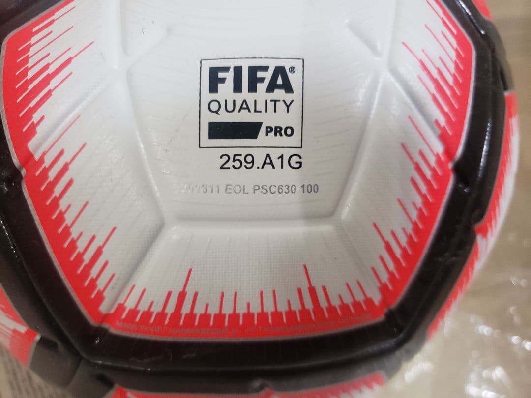 ナイキ　サッカーボール5号　MERLIN
