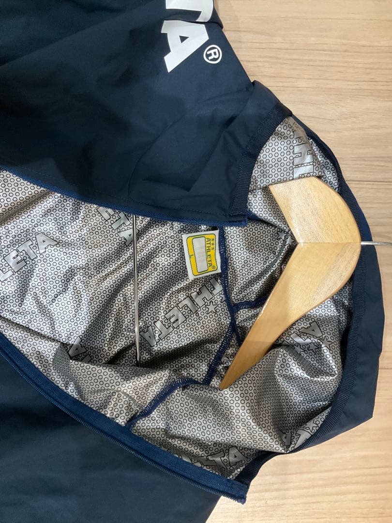ATHLETA 未使用ピステ上下Mと発熱ナイロンウインドブレーカーLセット