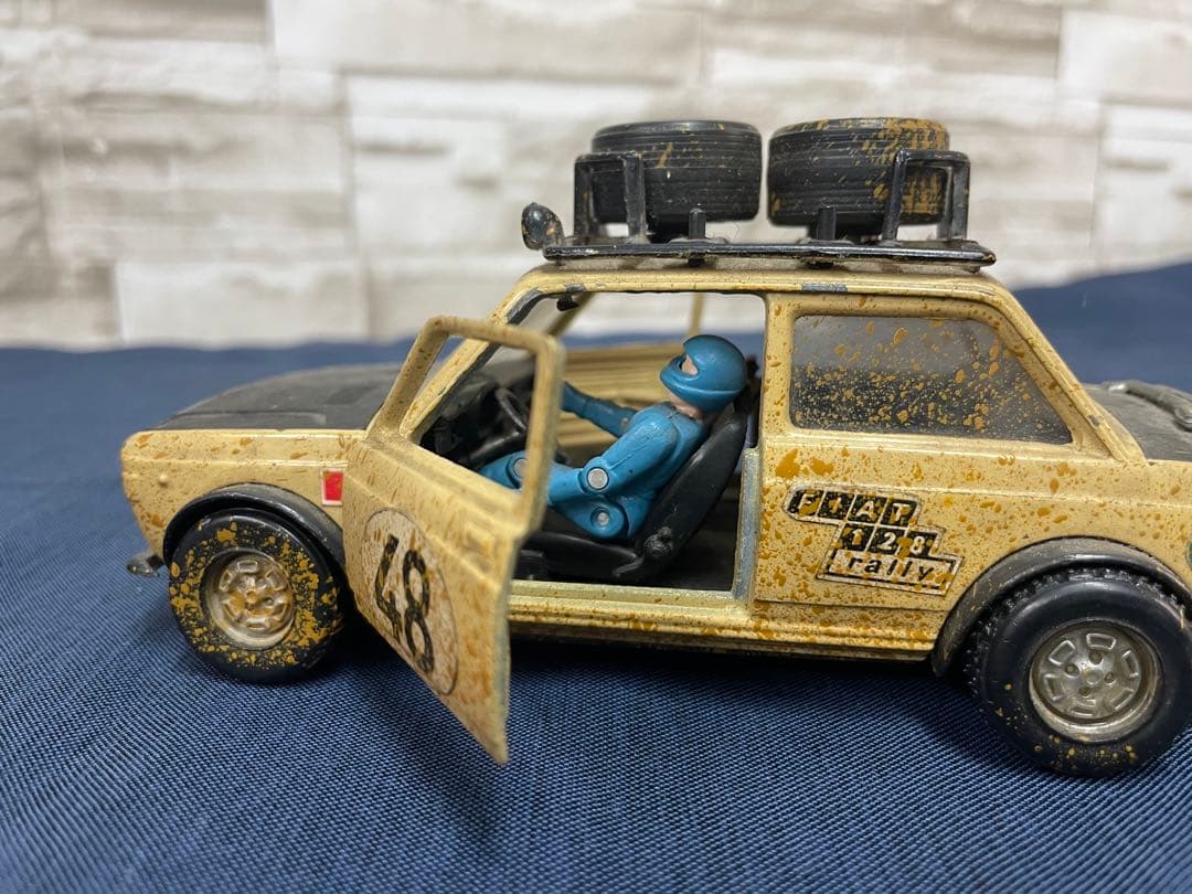イタリア　S7 FIAT 128 POLITOUS SCALA1/25