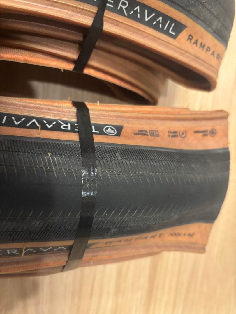TERAVAIL RAMPART 700x42 タイヤ 2本セット