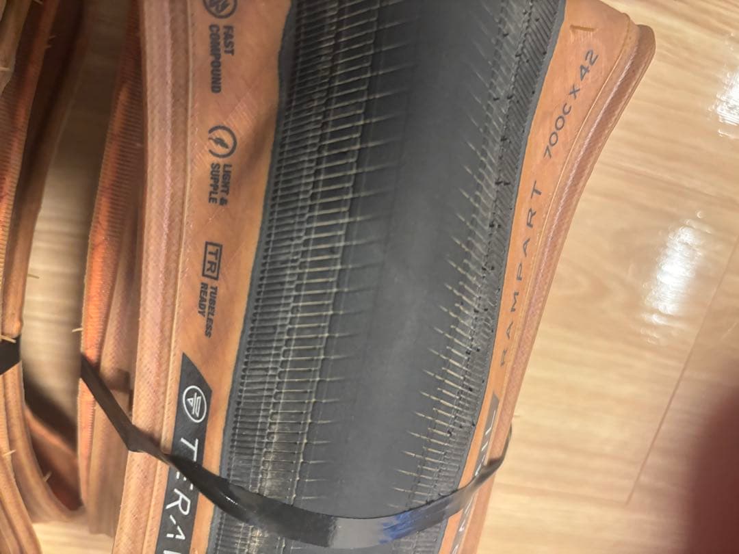 TERAVAIL RAMPART 700x42 タイヤ 2本セット