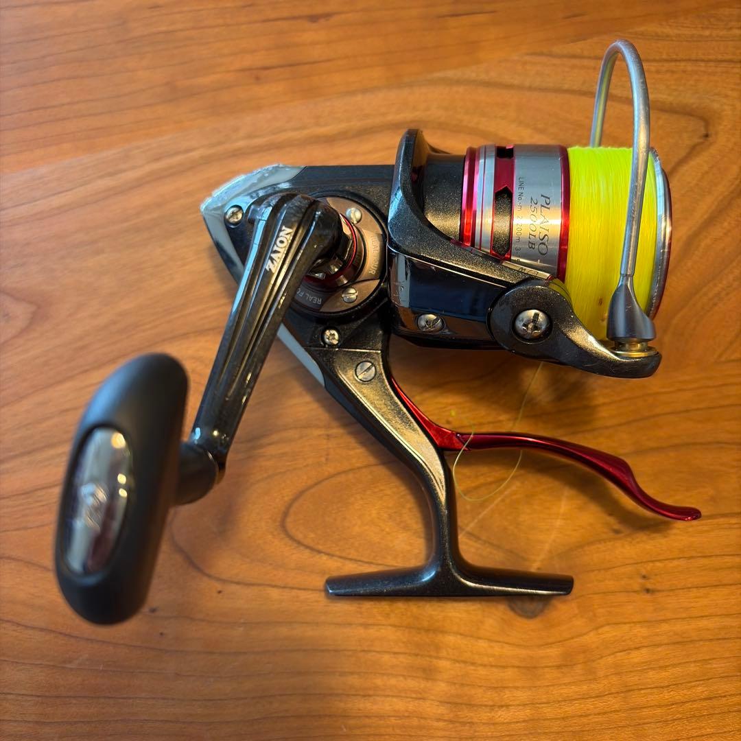 DAIWA スピニングリール １０プレイソ　２５００ＬＢ