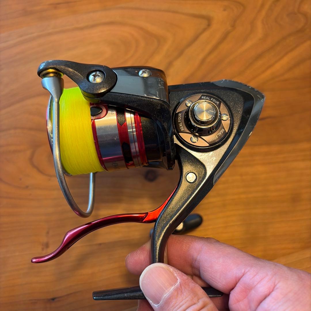 DAIWA スピニングリール １０プレイソ　２５００ＬＢ