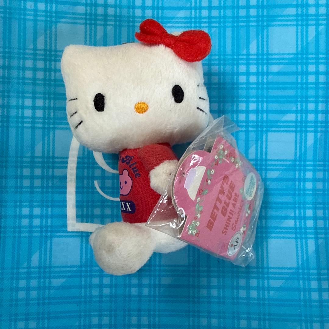 BETTY'S BLUE×ハローキティコラボぬいぐるみキーホルダー