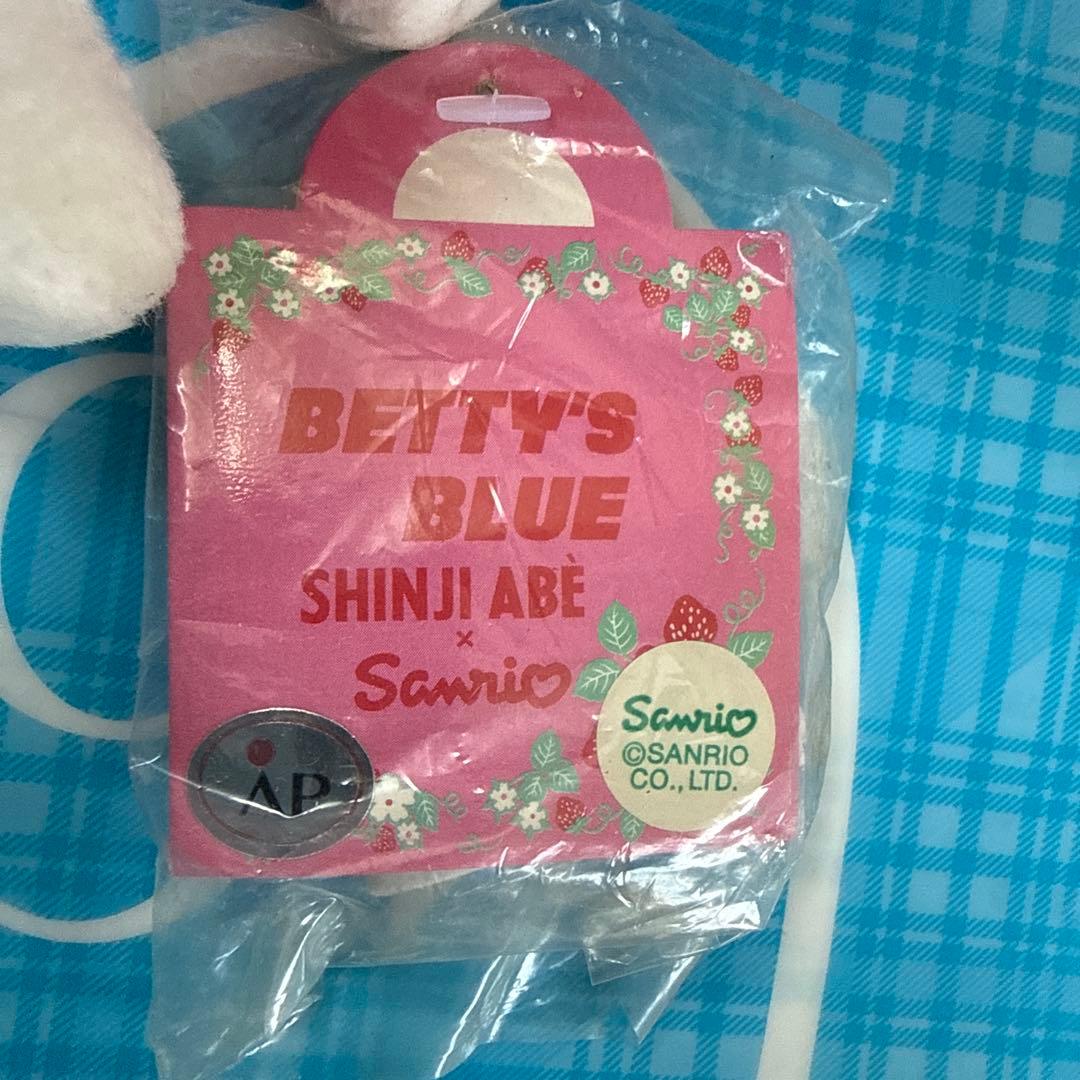 BETTY'S BLUE×ハローキティコラボぬいぐるみキーホルダー
