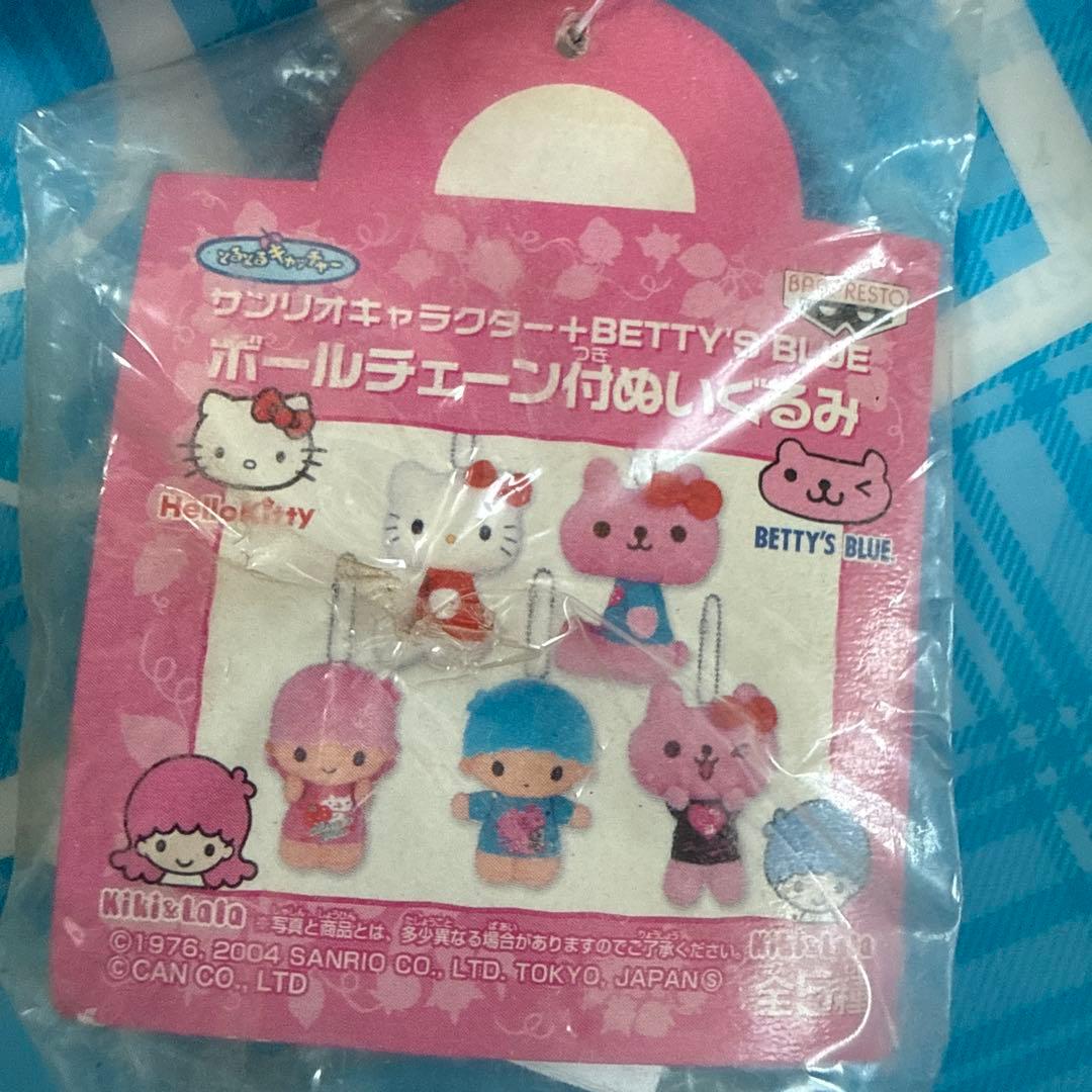 BETTY'S BLUE×ハローキティコラボぬいぐるみキーホルダー