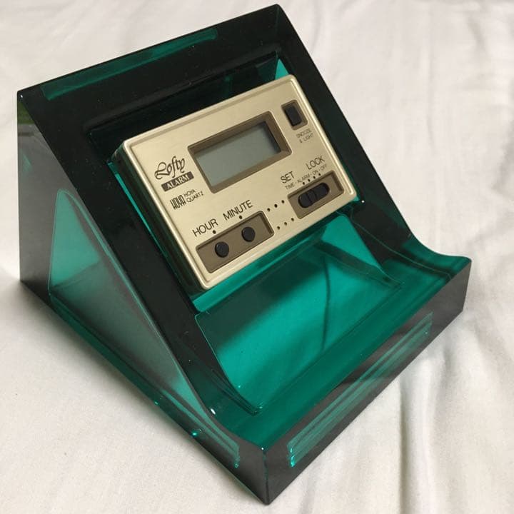 HOYA  Crystal デジタル時計　グリーン