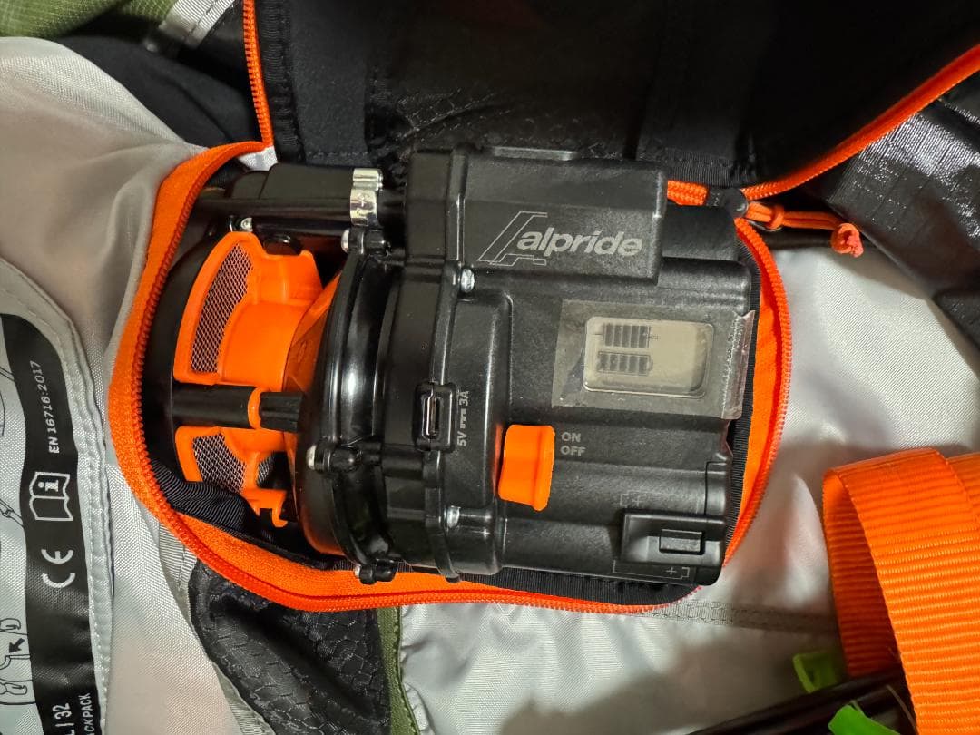 Deuter Alproof 32 アバランチエアバッグシステム