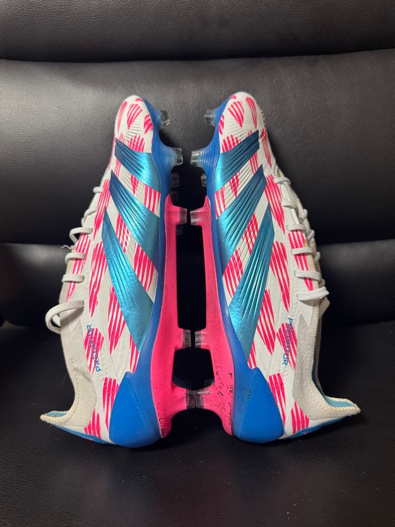 adidas サッカーシューズ ホワイト/ピンク/ブルー