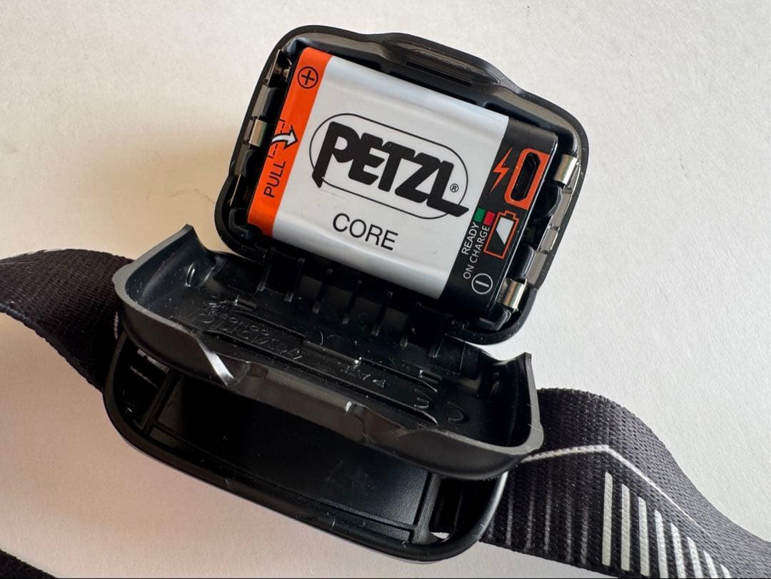 【PETZL ACTIK CORE ヘッドランプ ブラック】