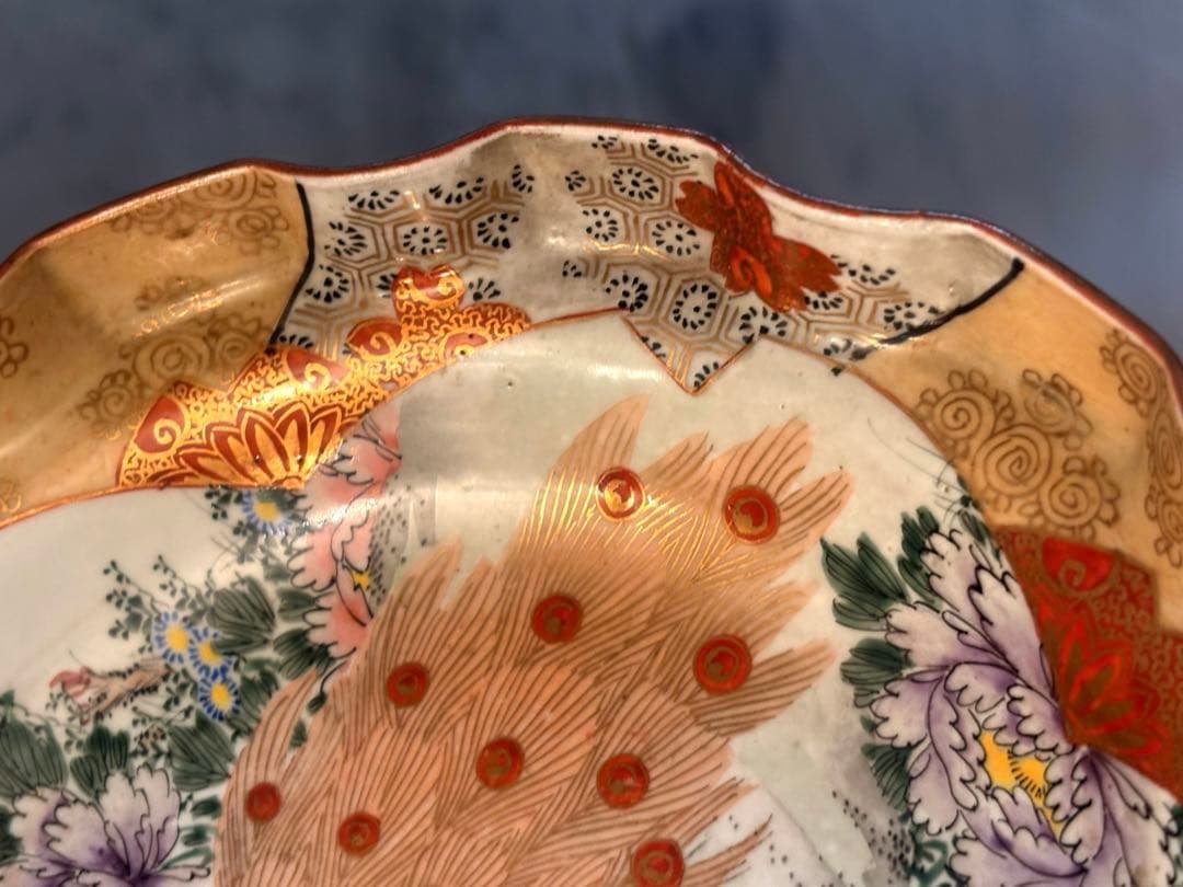 九谷焼明治期アンティークゴージャスな金彩溢れる孔雀やお花が美しい赤絵孔雀牡丹文皿