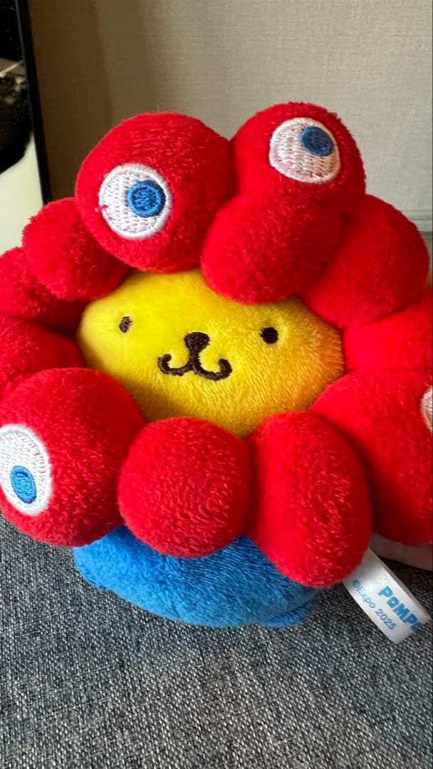 ポムポムプリン　ミャクミャク　なりきりぬいぐるみ　カラナビ付き