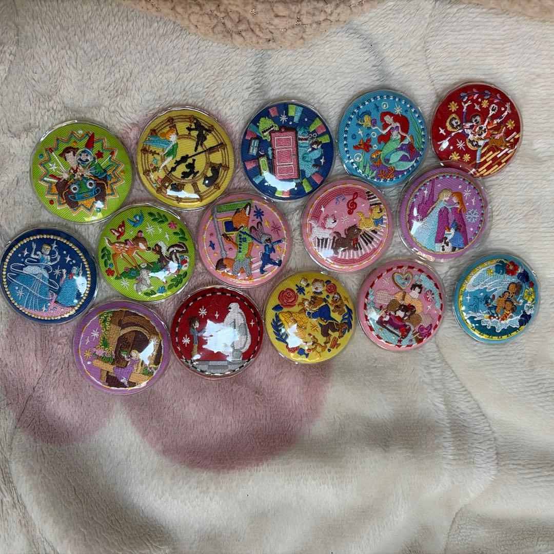 Disney Characters 刺繍缶バッジビスケット2 コンプリート15個