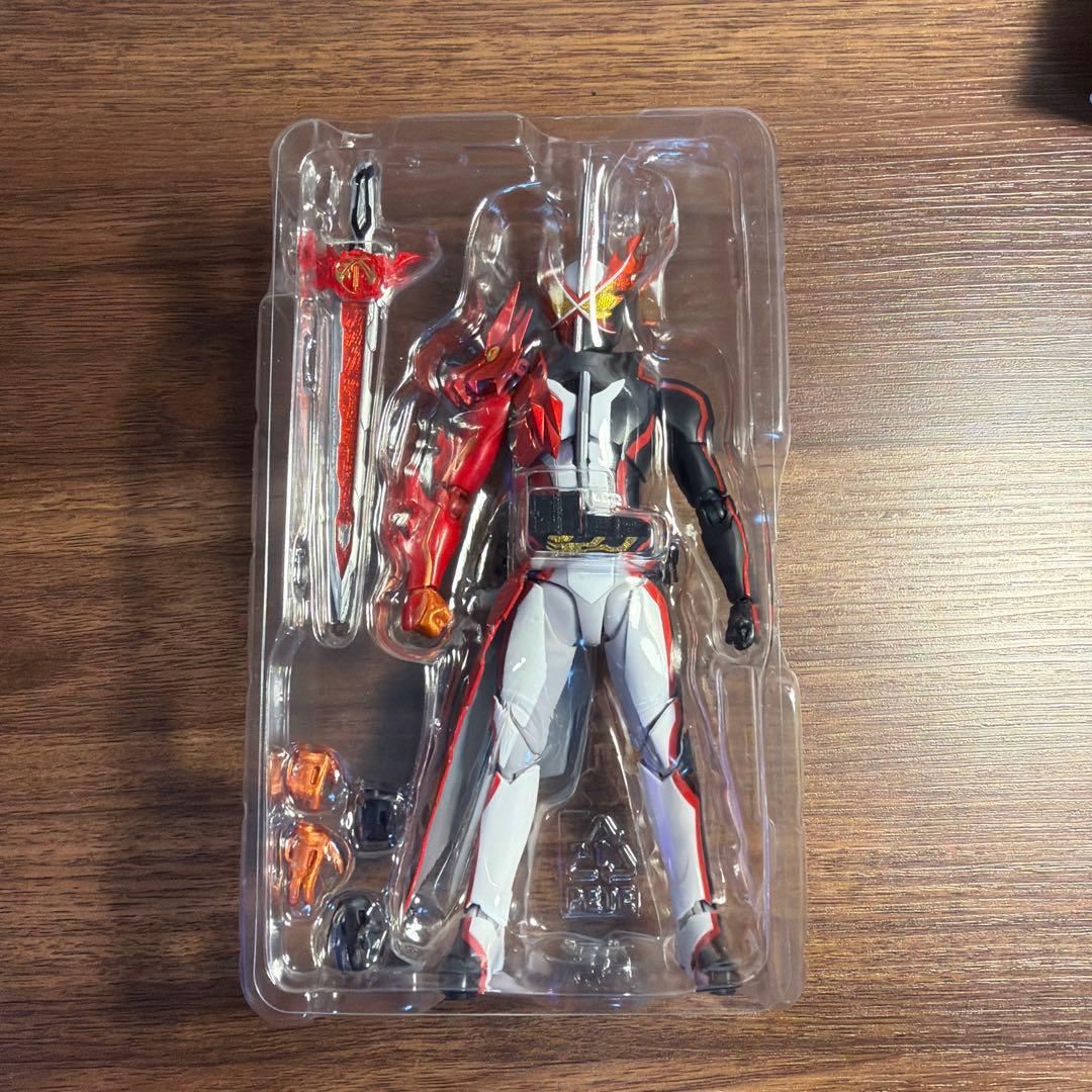 S.H.Figuartsセイバー ブレイブドラゴンllic Color