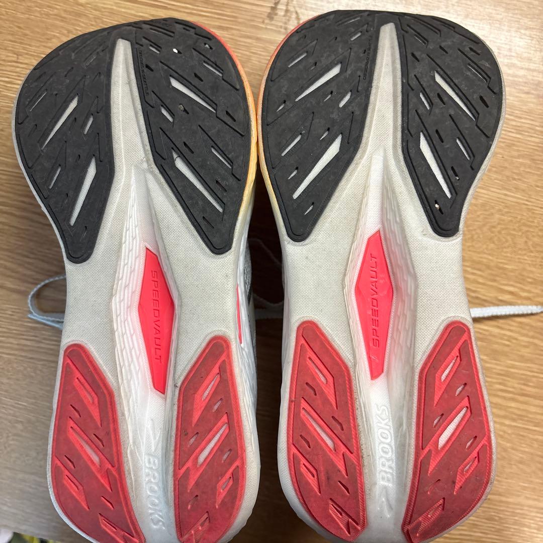値下げ⭕️ BROOKS HYPERION MAX 2 ホワイト 定価22000円