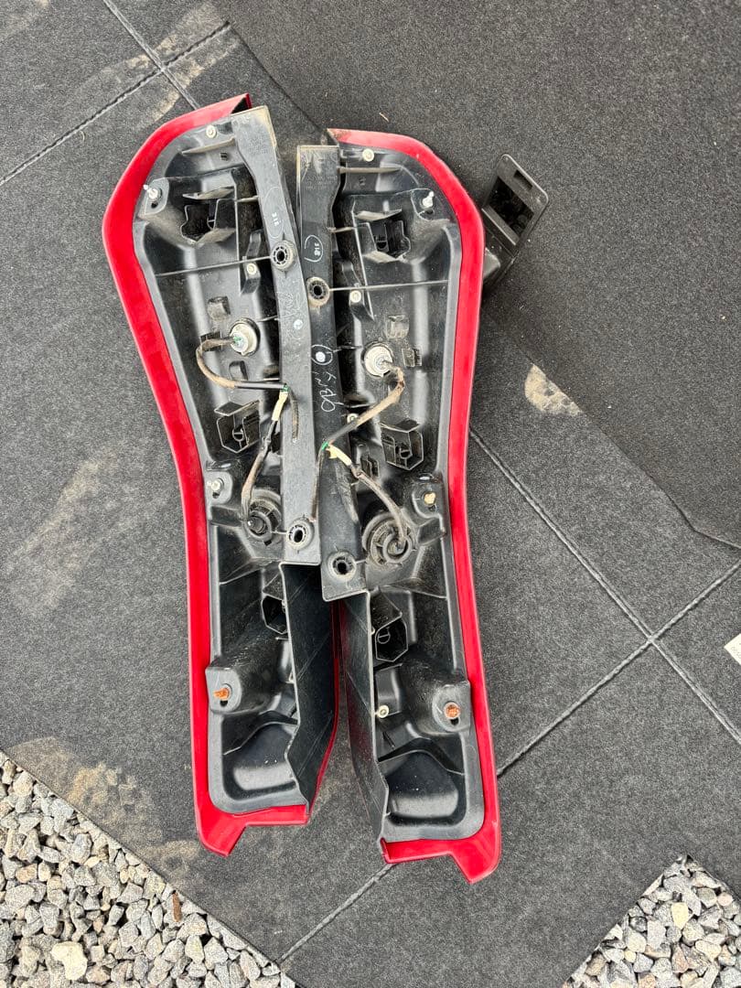 エクストレイル　NT31　後期　テールランプ　新車外し