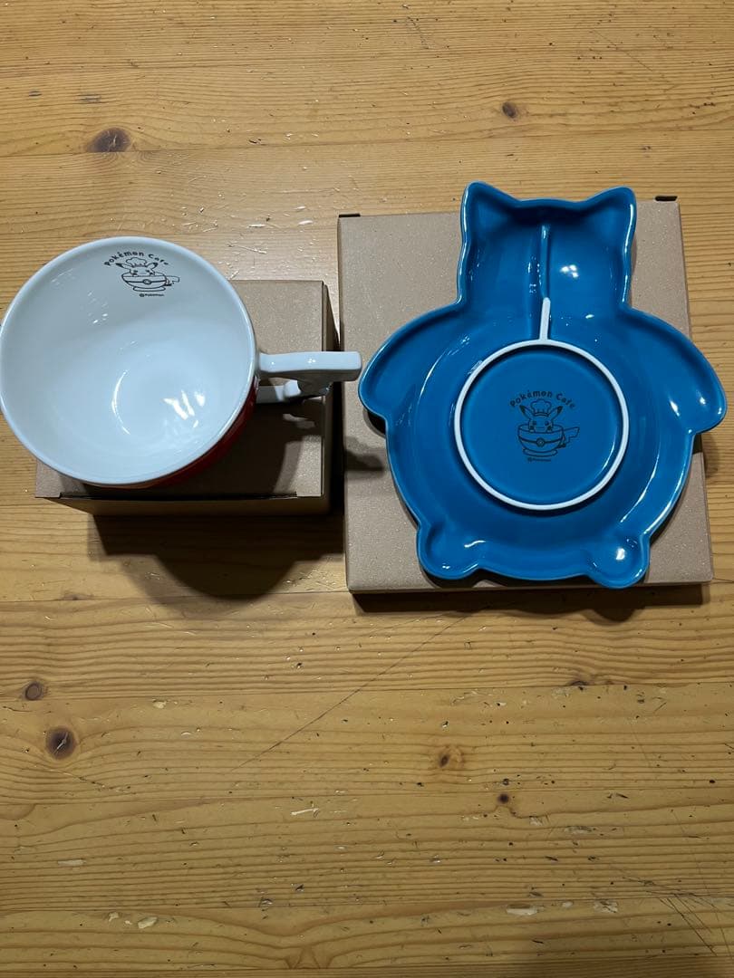 ポケモンカフェ限定　カビゴンプレート 、モンスターボールマグカップ　2種セット