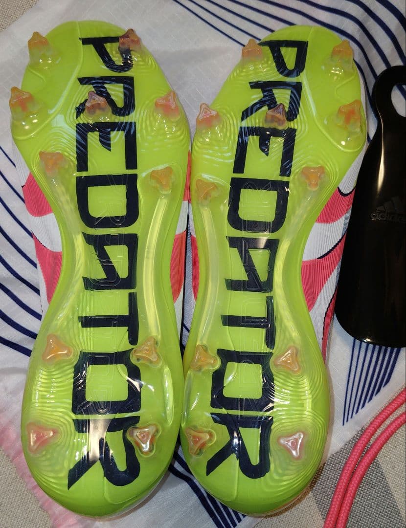 adidas Predatorアディダスプレデター レースレスFG25.5cm
