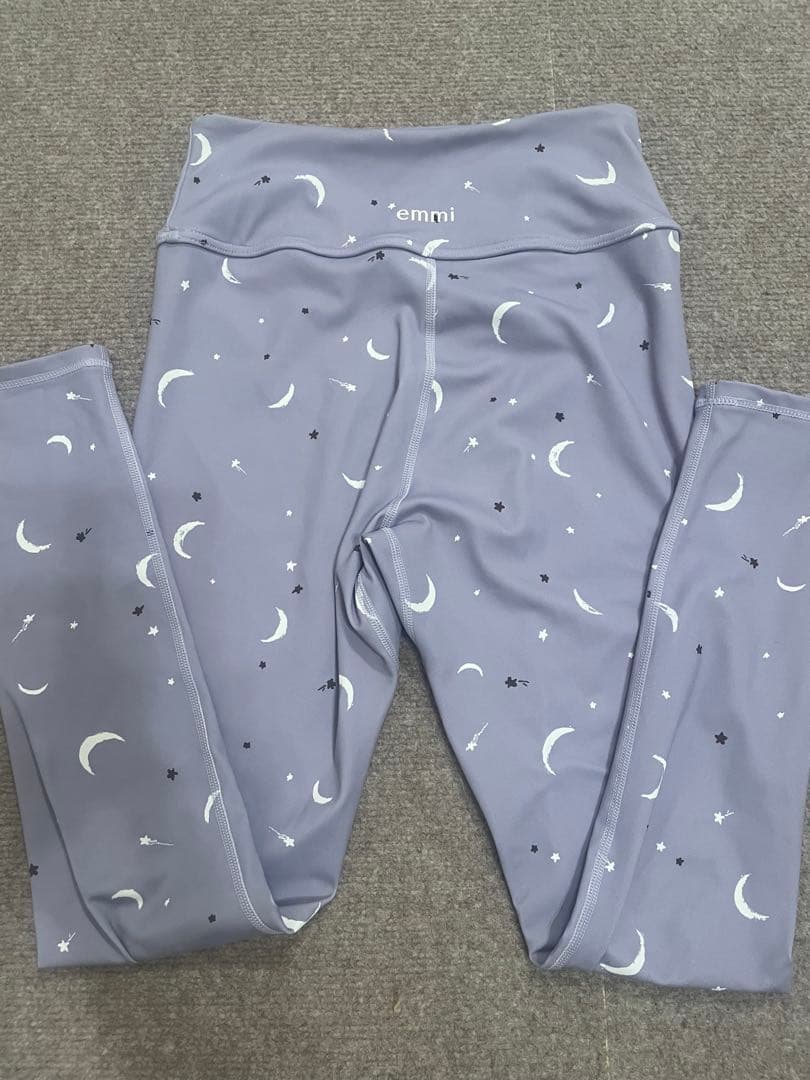 【emmi yoga】 【極美品】ムーン柄 レギンス 0サイズ