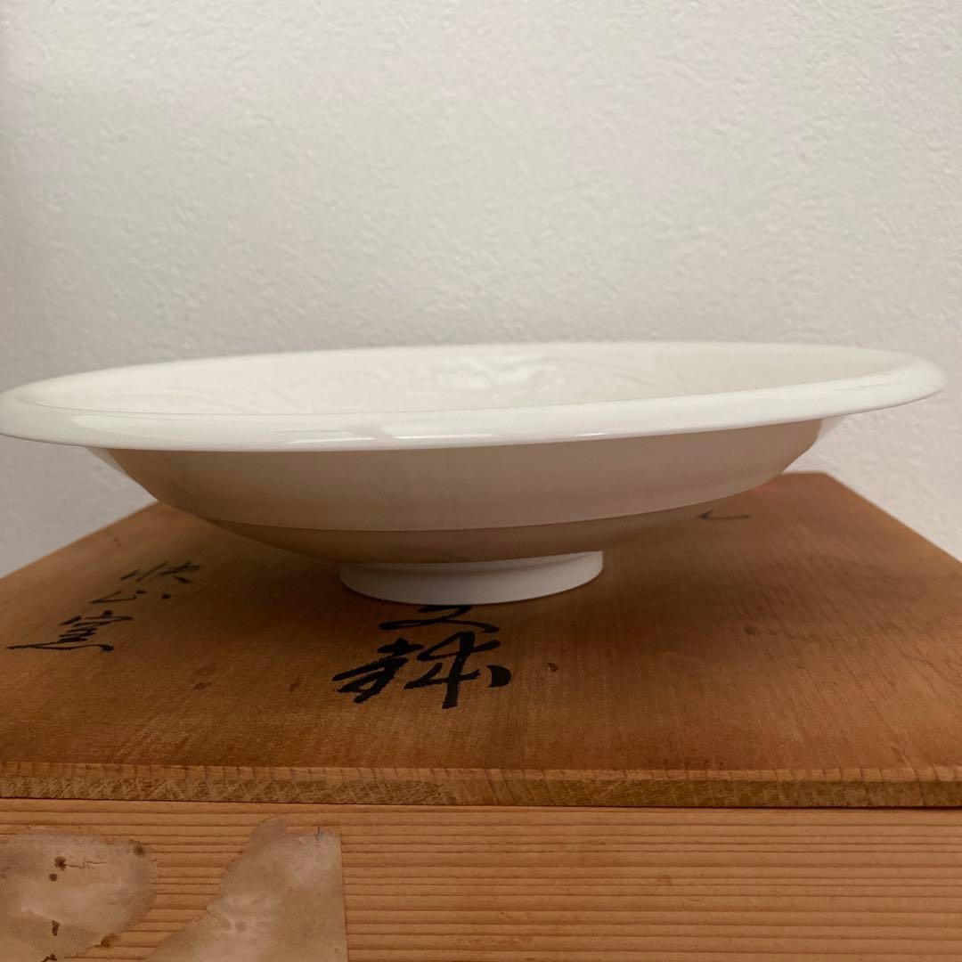 ◆名品 人間国宝 塚本快示 快山窯 白瓷刻花唐草文鉢　共箱・共布付き◆