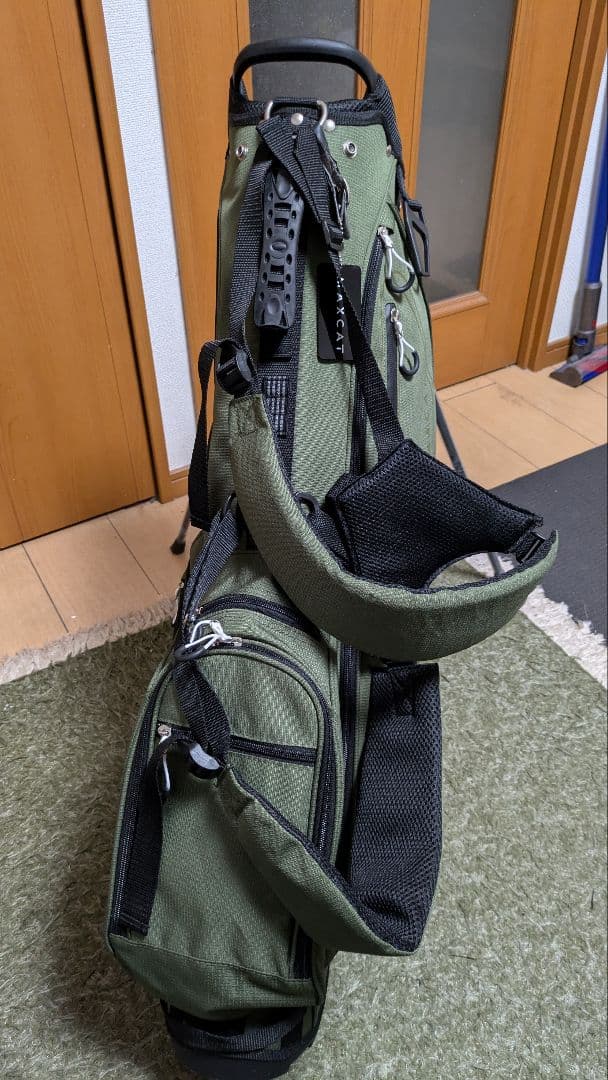 新品同様 キャディバッグ（MAXCAT）カーキ色