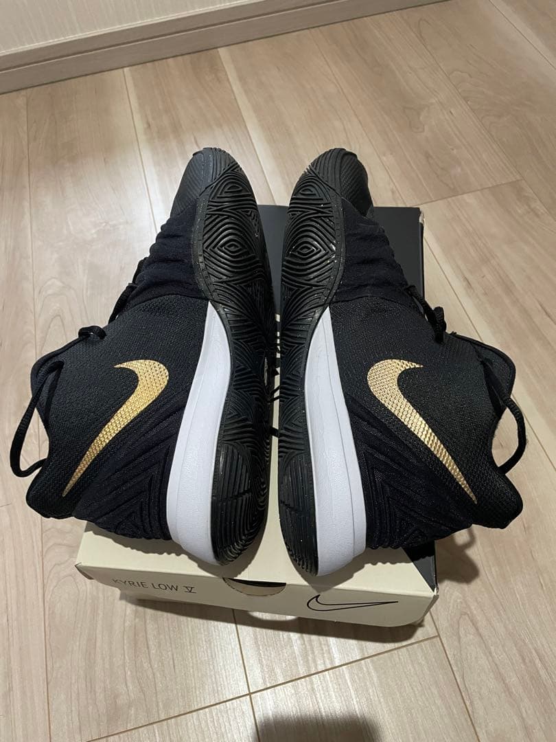ピ*ー様 Nike Kyrie 5 黒/金 ナイキ　カイリー5