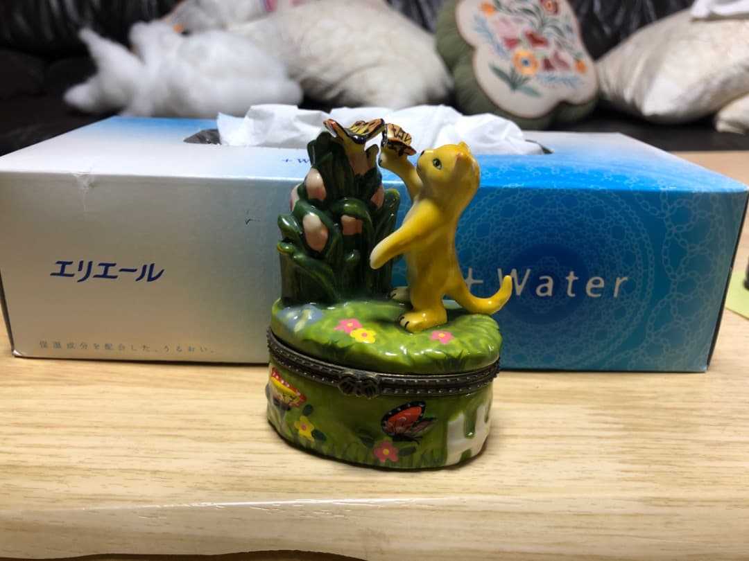 猫と戯れる蝶ヨーロッパアンティークジュエリーボックス 小物入れ コレクション