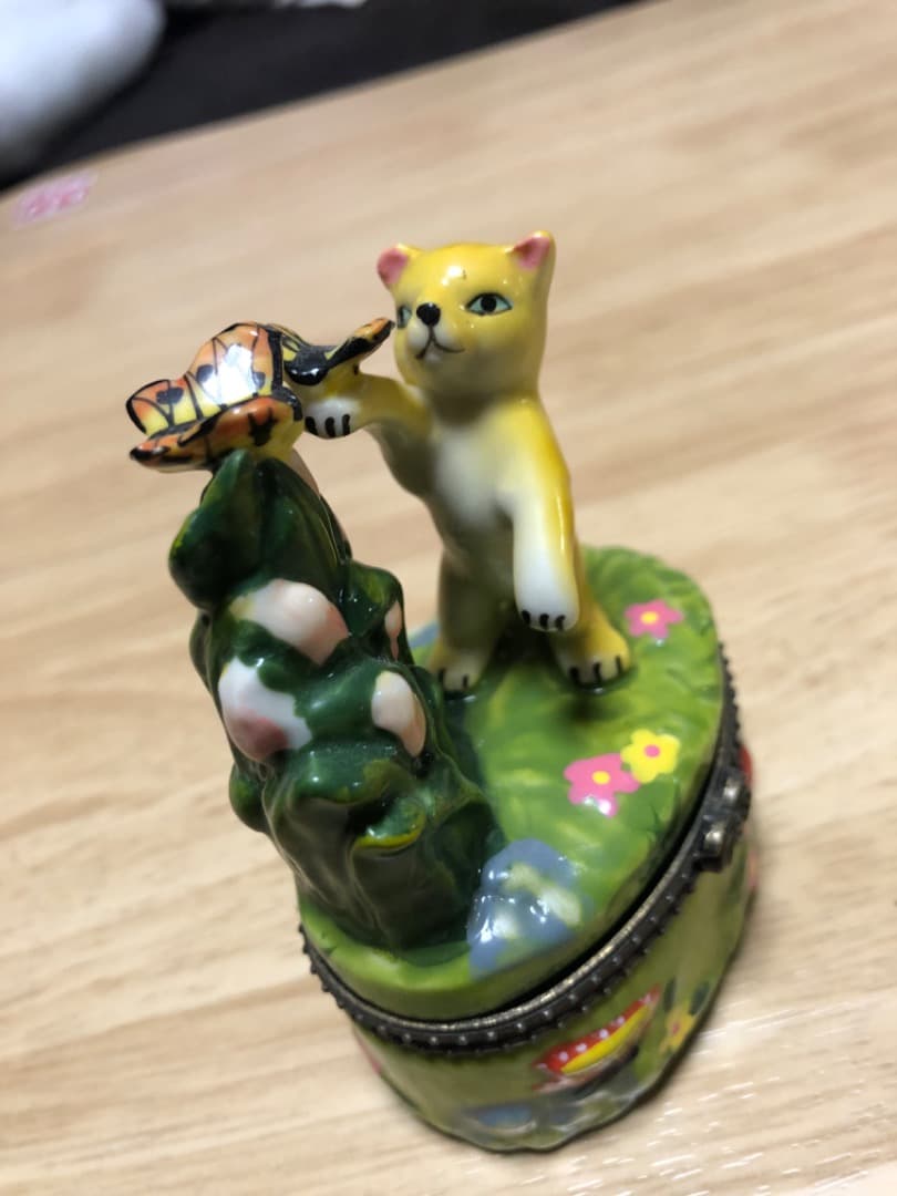 猫と戯れる蝶ヨーロッパアンティークジュエリーボックス 小物入れ コレクション